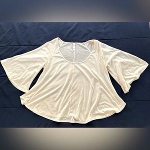 Cream flowy top with open sleeves